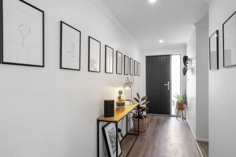 Photo of property in 18 Piharau Crescent, Hurdon, New Plymouth, 4310