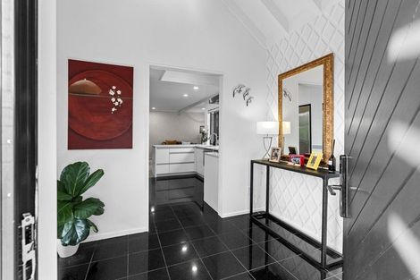 Photo of property in 2/317 Lake Road, Hauraki, Auckland, 0622