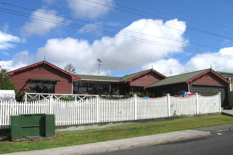 Photo of property in 1a Valron Road, Te Atatu South, Auckland, 0602