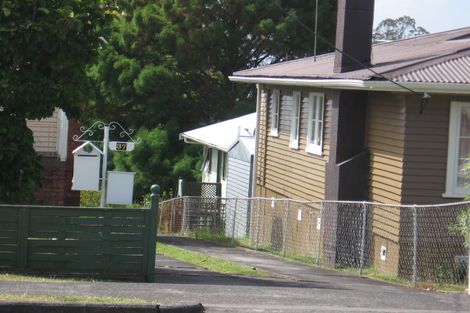 Photo of property in 35 St Leonards Road, Kelston, Auckland, 0602