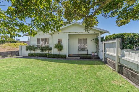 Photo of property in 141 Lemon Street, Strandon, New Plymouth, 4312
