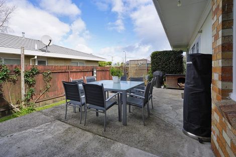 Photo of property in 2 Dover Road, St Andrews, Hamilton, 3200