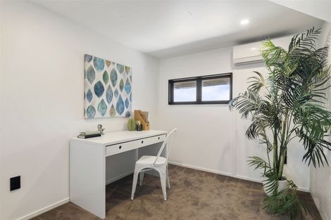 Photo of property in 1/870 Beach Road, Waiake, Auckland, 0630