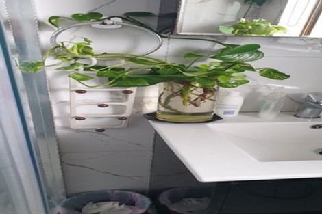 Photo of property in 13a Waari Avenue, Sunnyvale, Auckland, 0612