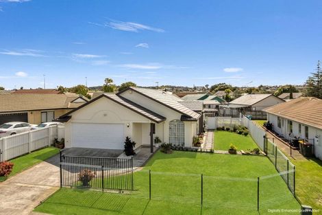 Photo of property in 52 Riverton Drive, Randwick Park, Auckland, 2105