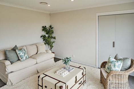 Photo of property in 2 Hauroko Glen, Aotea, Porirua, 5024