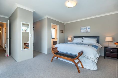 Photo of property in 7 Fredrica Lane, Heathcote Valley, Christchurch, 8022