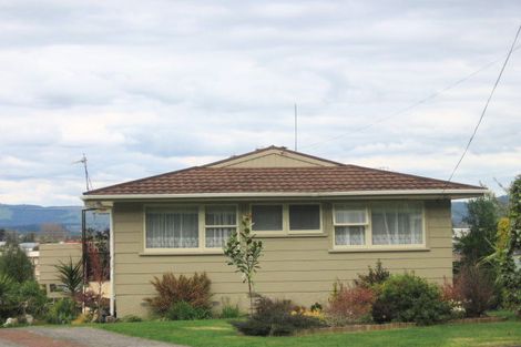 Photo of property in 2 Hawk Place, Selwyn Heights, Rotorua, 3015