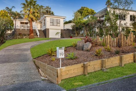 Photo of property in 19 Highland Avenue, Titirangi, Auckland, 0604