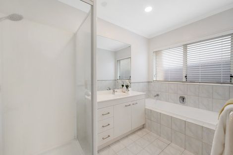 Photo of property in 19 Montecito Place, Golflands, Auckland, 2013