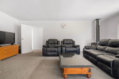 Photo of property in 11 Saralee Drive, Manurewa, Auckland, 2105