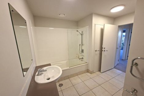 Photo of property in Bay Palms Apartments, 2a/30 Bute Road, Browns Bay, Auckland, 0630