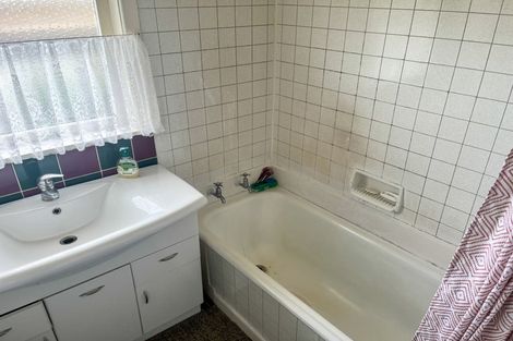 Photo of property in 26 Vanguard Road, Kelston, Auckland, 0602