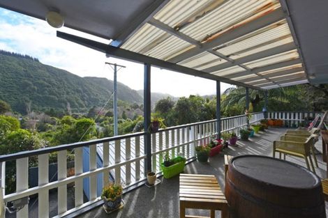 Photo of property in 6a Birch Terrace, Birchville, Upper Hutt, 5018