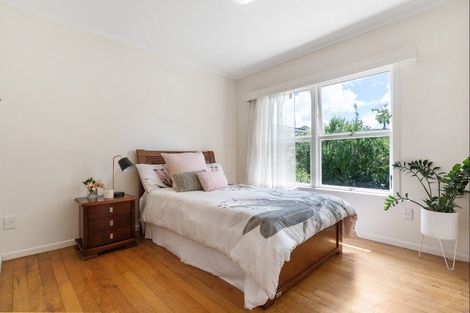 Photo of property in 2/21 Evelyn Place, Hillcrest, Auckland, 0627