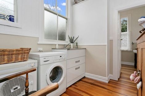 Photo of property in 53 Williams Street, Cambridge, 3434