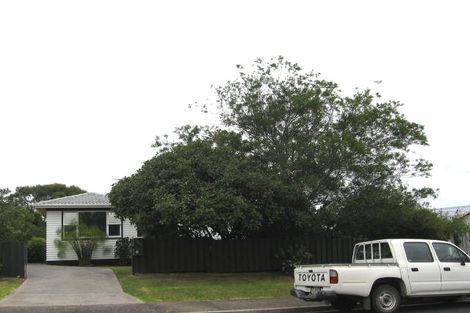 Photo of property in 102 Lauderdale Road, Birkdale, Auckland, 0626