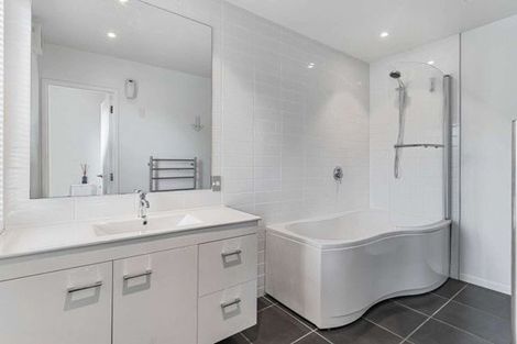 Photo of property in 2/4 Catrina Avenue, Birkenhead, Auckland, 0626