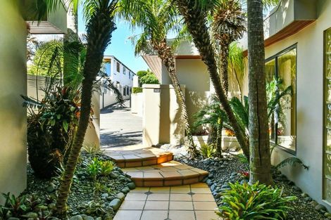 Photo of property in 37 Clyside Avenue, Half Moon Bay, Auckland, 2012