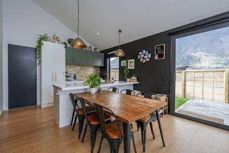 Photo of property in 16 Runholder Rise, Jacks Point, 9371