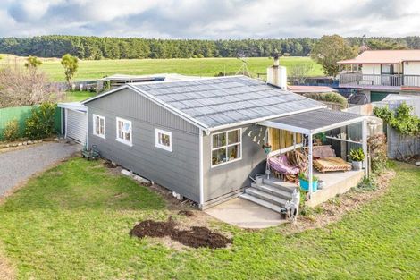 Photo of property in 1929 Parewanui Road, Parewanui, Bulls, 4894
