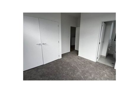 Photo of property in 8/233 Great North Road, Henderson, Auckland, 0612