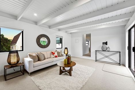 Photo of property in 2/11 Huntly Road, Campbells Bay, Auckland, 0630