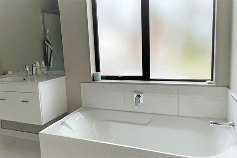 Photo of property in 4 Uruhau Close, Torbay, Auckland, 0630