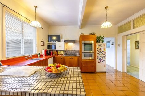 Photo of property in 30 Napier Road, Havelock North, 4130