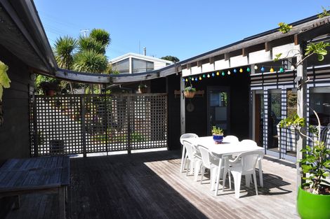 Photo of property in 16 Barrier View Road, Leigh, 0985