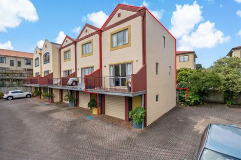 Photo of property in Lakeview Terrace, 5/14 Ambrico Place, New Lynn, Auckland, 0600