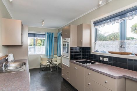 Photo of property in 320 Te Moana Road, Waikanae, 5036