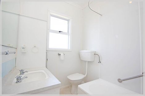 Photo of property in 8 Hart Street, Foxton Beach, Foxton, 4815