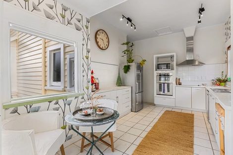 Photo of property in 16 Upland Road, Kelburn, Wellington, 6012