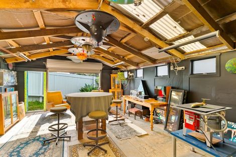 Photo of property in 11 Waikaukau Road, Glen Eden, Auckland, 0602