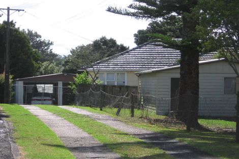 Photo of property in 15 Barrys Road, Glendene, Auckland, 0602