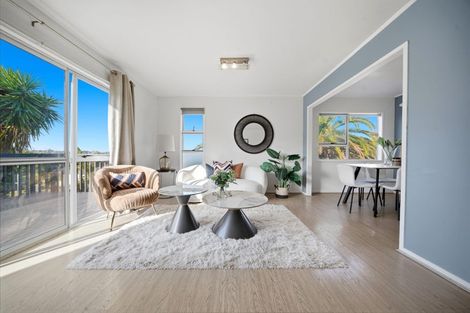Photo of property in 10 Celeste Place, Totara Vale, Auckland, 0627