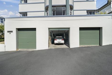 Photo of property in Owd Trafford Flats, 17 Brougham Street, Mount Victoria, Wellington, 6011