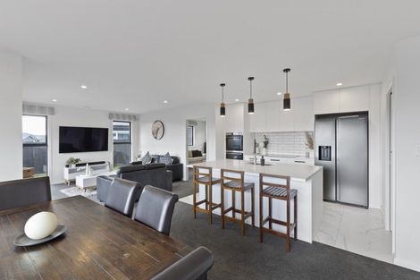 Photo of property in 2 Corsica Court, Fitzherbert, Palmerston North, 4410