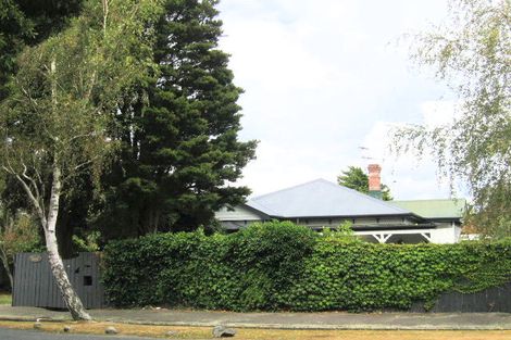 Photo of property in 2 Barton Road, Heretaunga, Upper Hutt, 5018