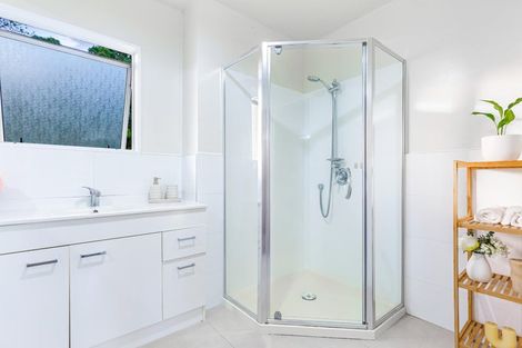 Photo of property in 18 Alidade Place, Massey, Auckland, 0614