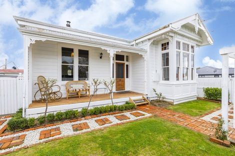 Photo of property in 1 Russell Street, Otane, 4202