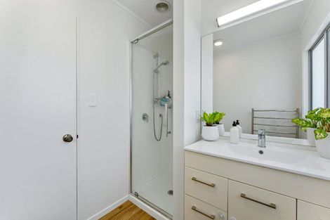 Photo of property in 37 Gatman Street, Birkdale, Auckland, 0626