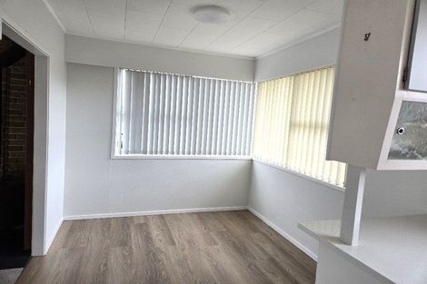 Photo of property in 2/56 Cockayne Crescent, Sunnynook, Auckland, 0620