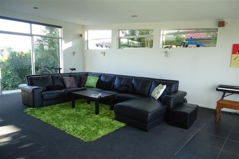 Photo of property in 37 Ruapehu Drive, Fitzherbert, Palmerston North, 4410