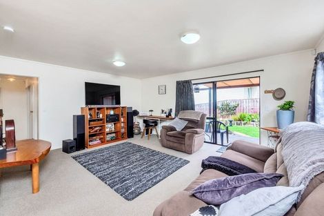 Photo of property in 2/8 Mchardy Place, Glenfield, Auckland, 0627