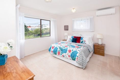 Photo of property in 2/24 Parkhill Road, Mellons Bay, Auckland, 2014