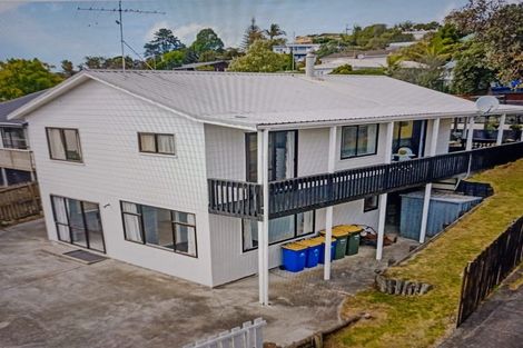 Photo of property in 64 Trias Road, Totara Vale, Auckland, 0629