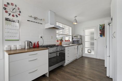 Photo of property in 6 Kahikatea Street, Inglewood, 4330