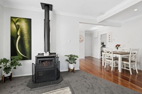 Photo of property in 10 Oak Street, Ebdentown, Upper Hutt, 5018